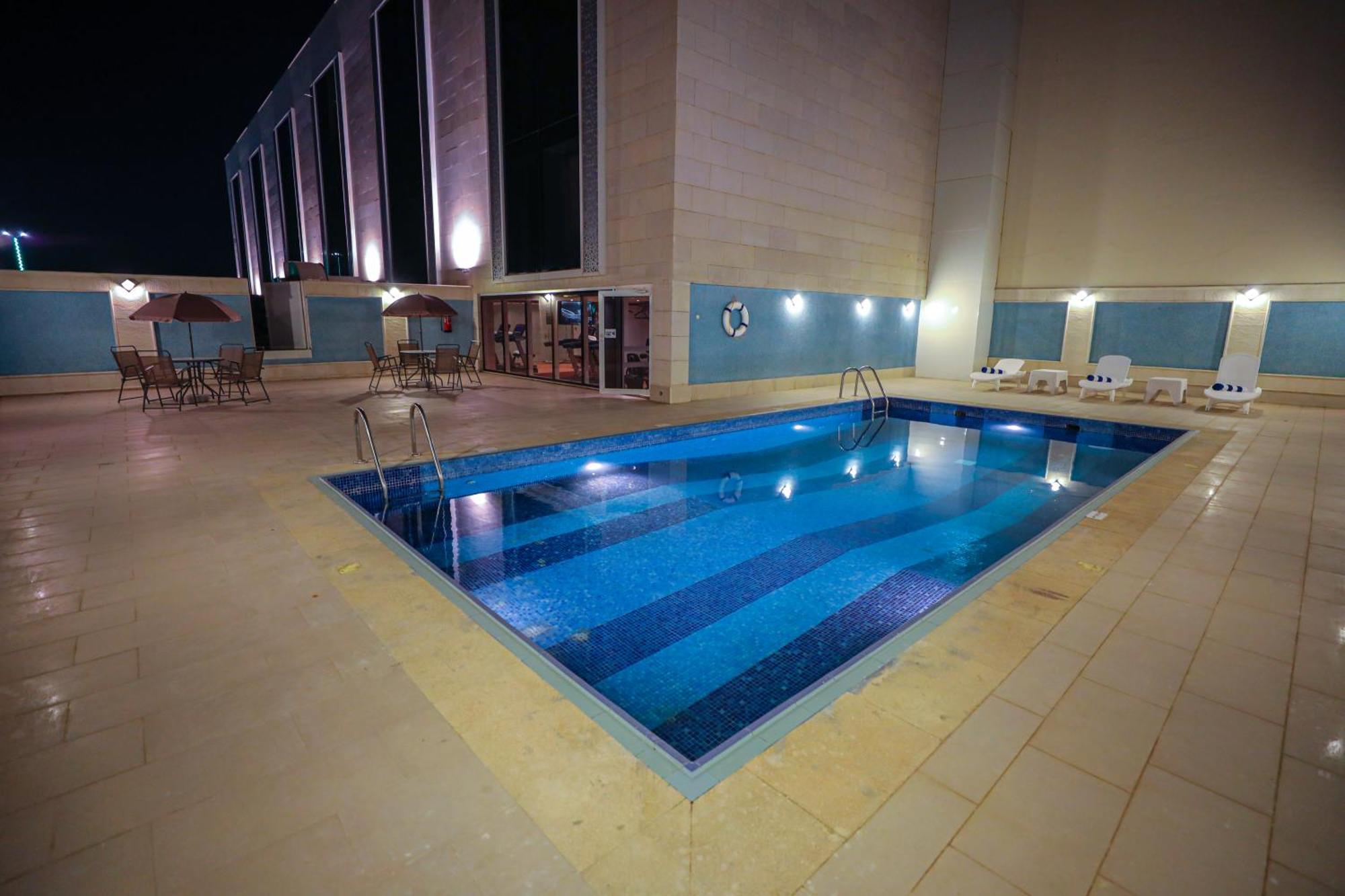 Golden Tulip Al Waha Hotel - Unayzah Unaizah Exterior foto